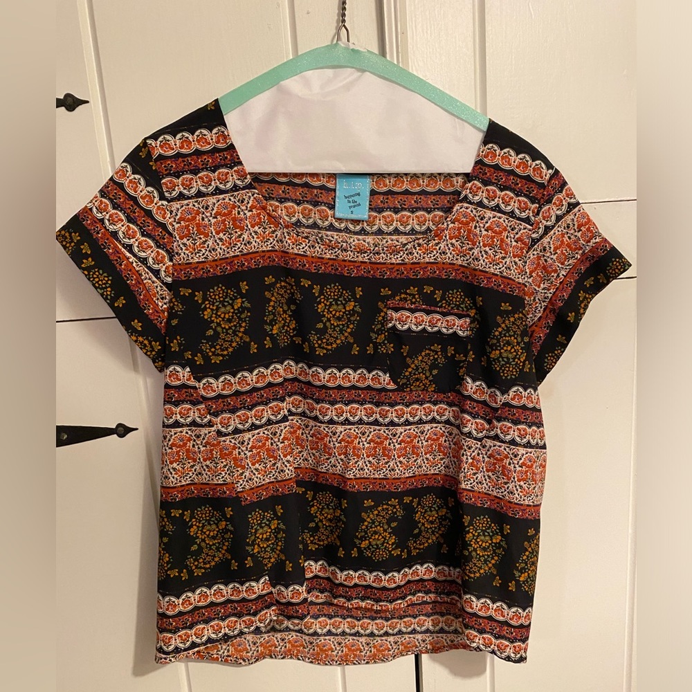 H.I.P. (Happening in the present), women’s floral top. Size small.